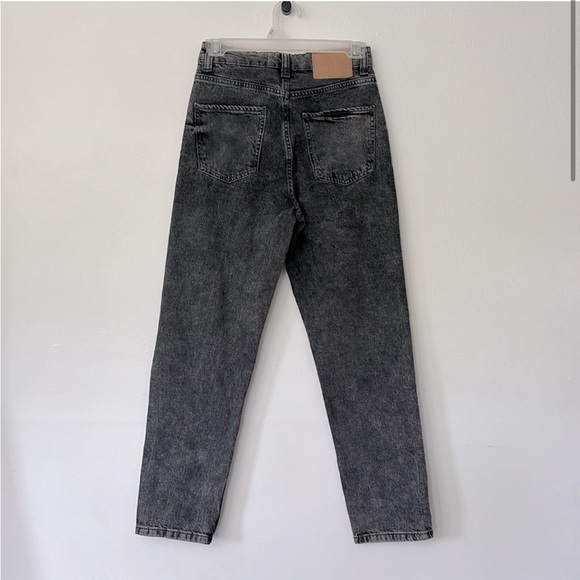 EUC ZARA High Waisted Black Acid Wash Straight Leg Mom Jeans Size 2 - Picture 3 of 6